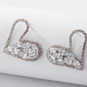 NEW 925 NEEDLE RHINESTONE HEART STUDS